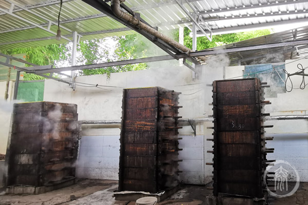 traditional fuzi steaming baskets, stacked